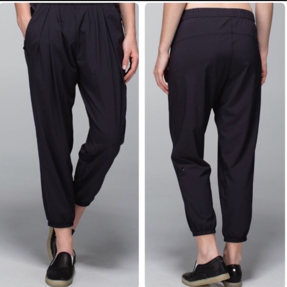 Lululemon Light weight Jogger with elasticized waist and ankles. Size 4